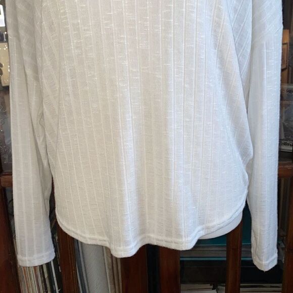 🔥3/$20🔥 Forever 21 lightweight sweater with back cutout size S - Picture 3 of 11
